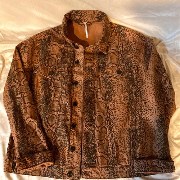 FREE PEOPLE Snake Print Trucker Jacket | Brown/Black | Size XS | NWOT - Picture 1 of 5